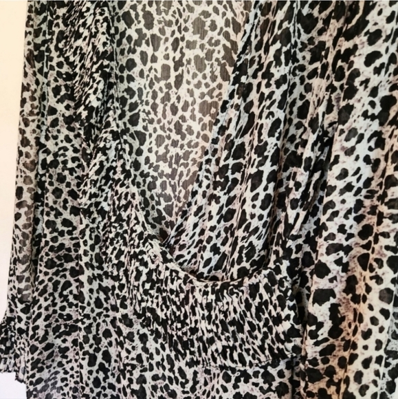Avenue leopard print semi-sheer faux wrap blouse size 18/20 - Picture 7 of 10